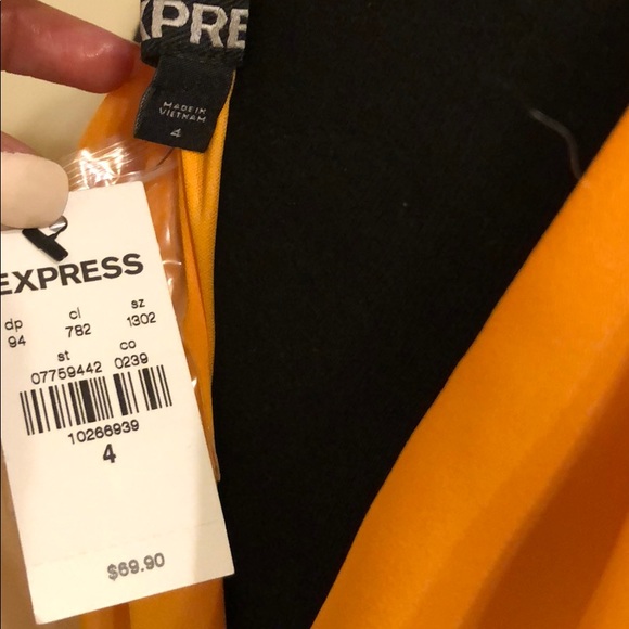 Express halter dress mustard yellow 4 NWT 💛 - Picture 3 of 6